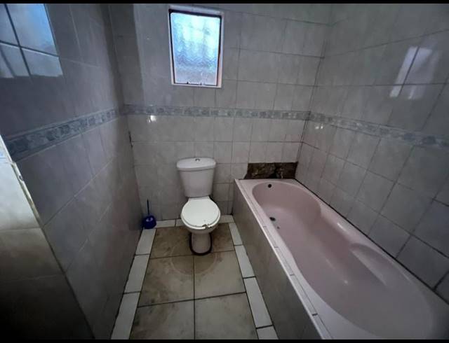 12 BEDROOM HOUSE FOR SALE IN LEACHVILLE EXT 3